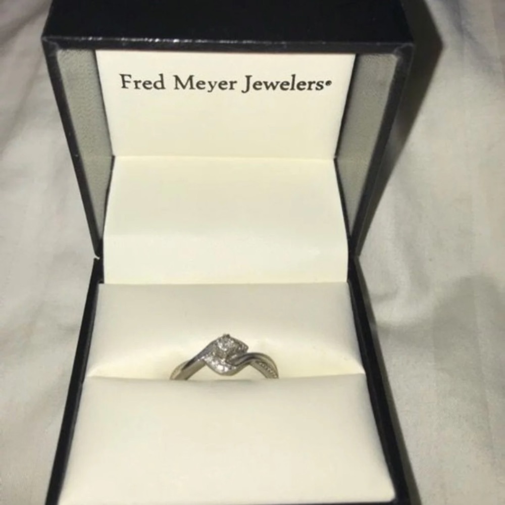 Diamond ring - Picture 4 of 4